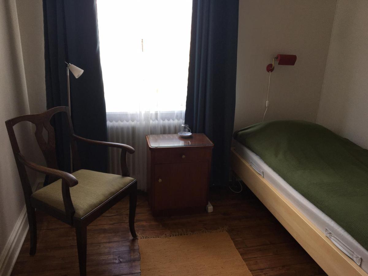 Jaernvaegshotell Hotel *